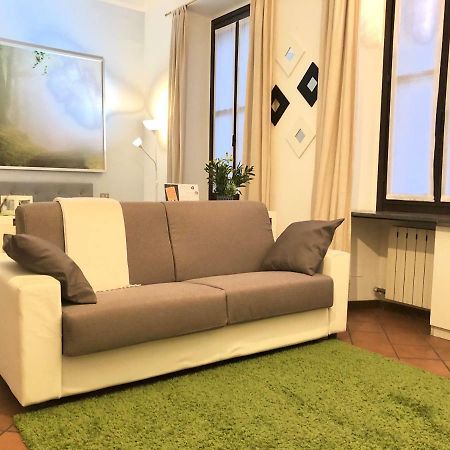 Large Studio Isola Apartment Milan Bagian luar foto