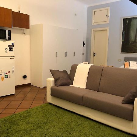 Large Studio Isola Apartment Milan Bagian luar foto