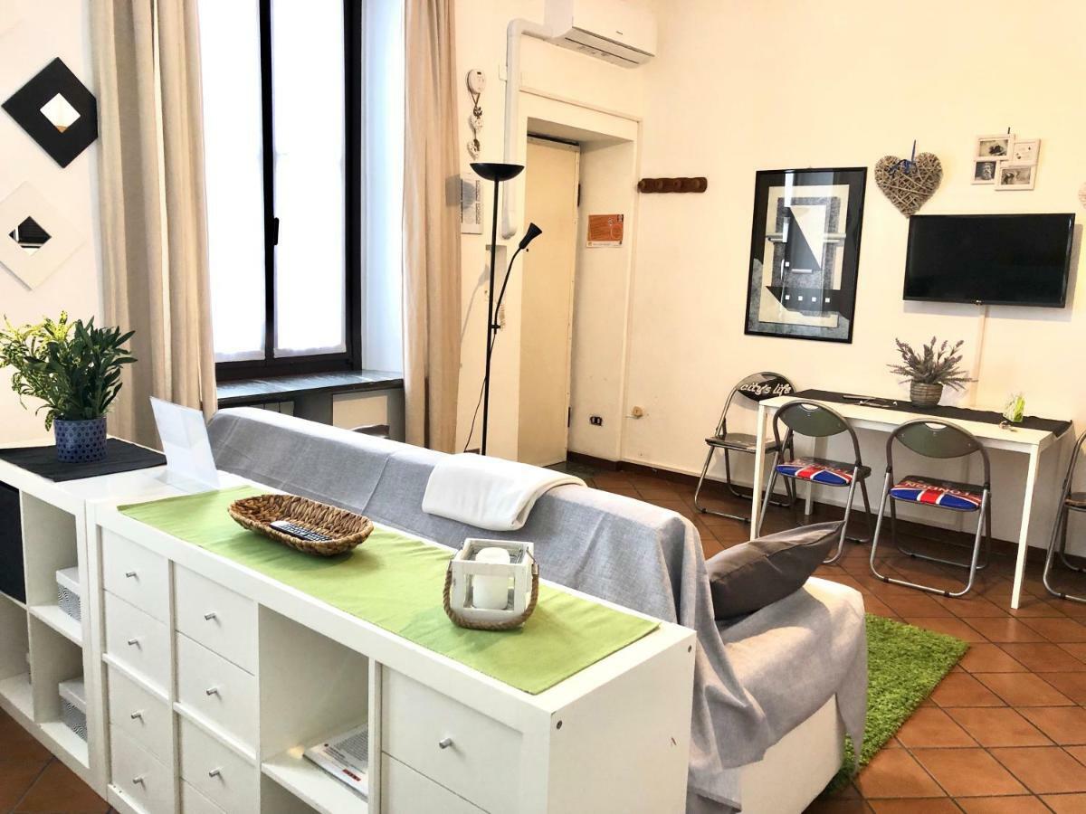 Large Studio Isola Apartment Milan Bagian luar foto