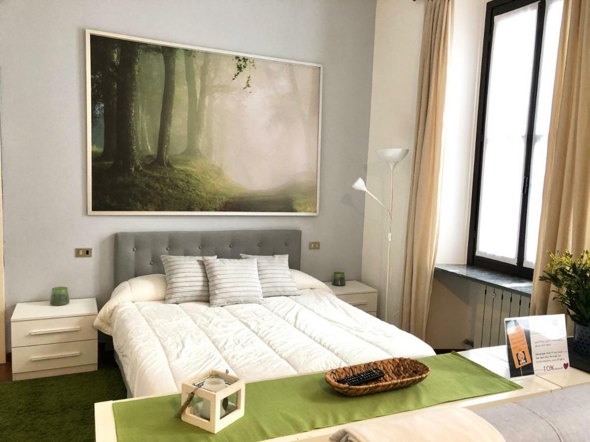 Large Studio Isola Apartment Milan Bagian luar foto